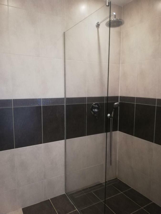 Senza Apartman Bratislava Buitenkant foto